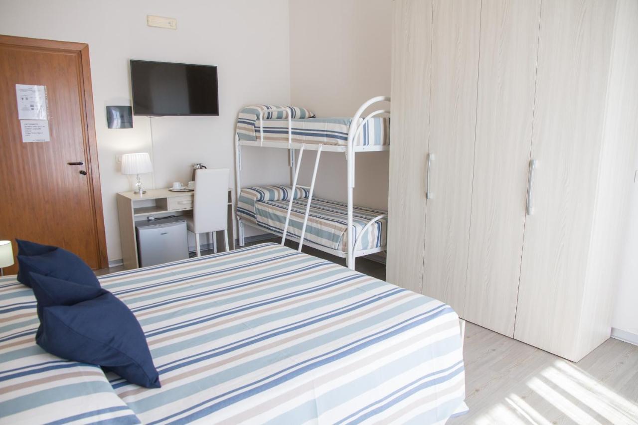Bluriva Hotel Cirò Marina Екстериор снимка