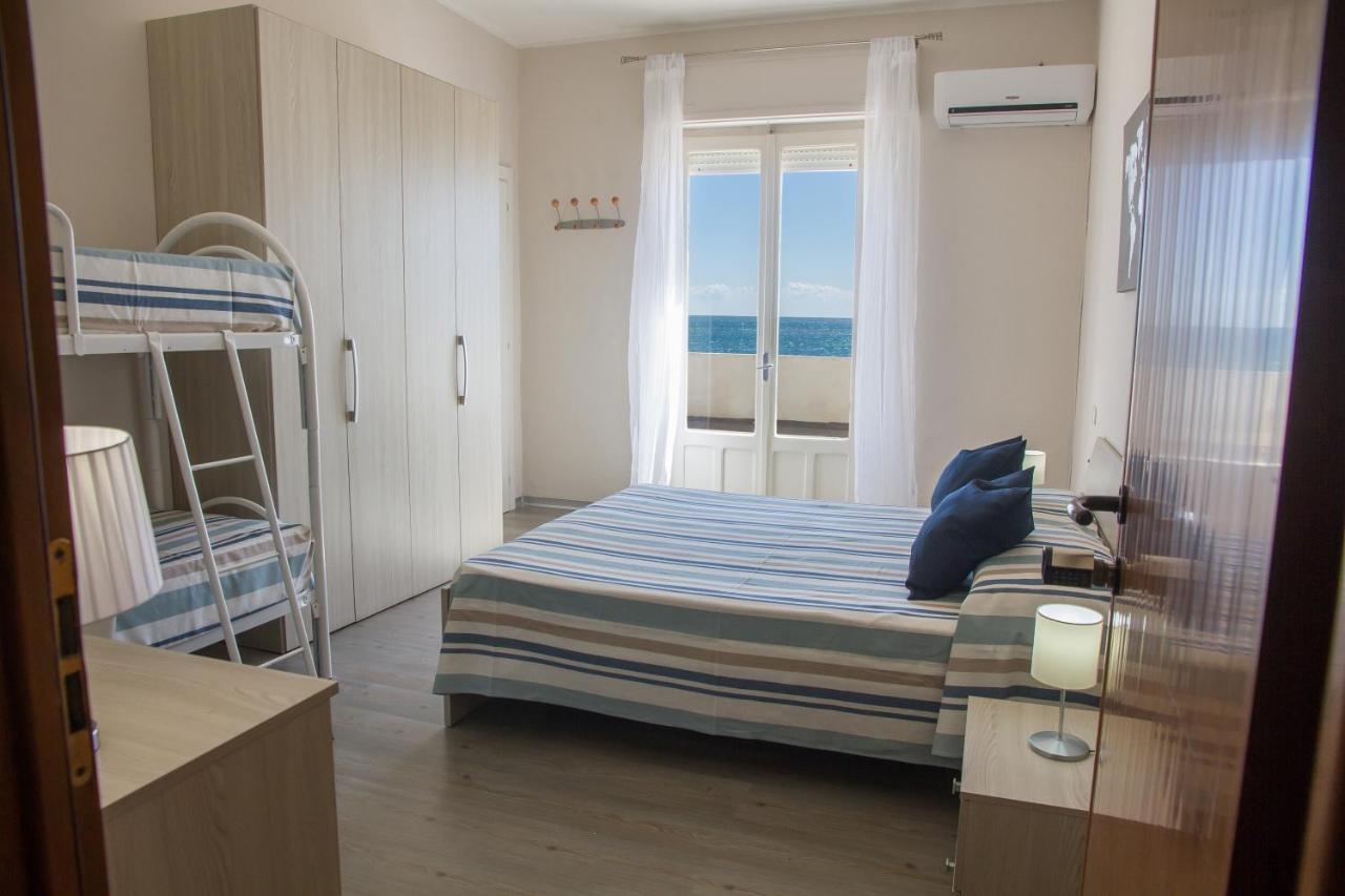 Bluriva Hotel Cirò Marina Екстериор снимка