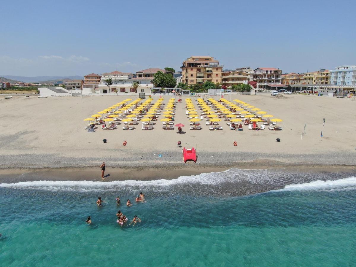 Bluriva Hotel Cirò Marina Екстериор снимка
