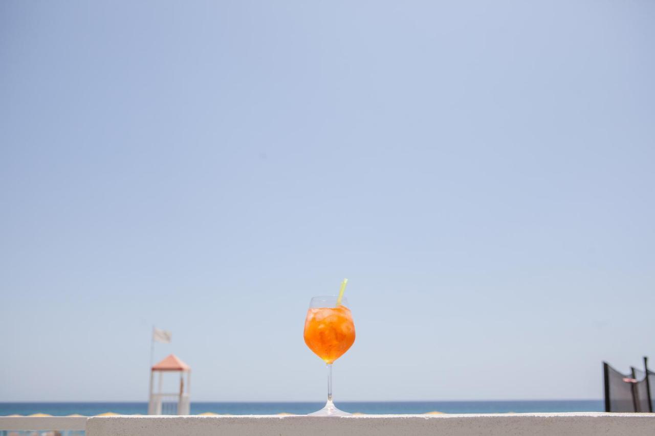 Bluriva Hotel Cirò Marina Екстериор снимка