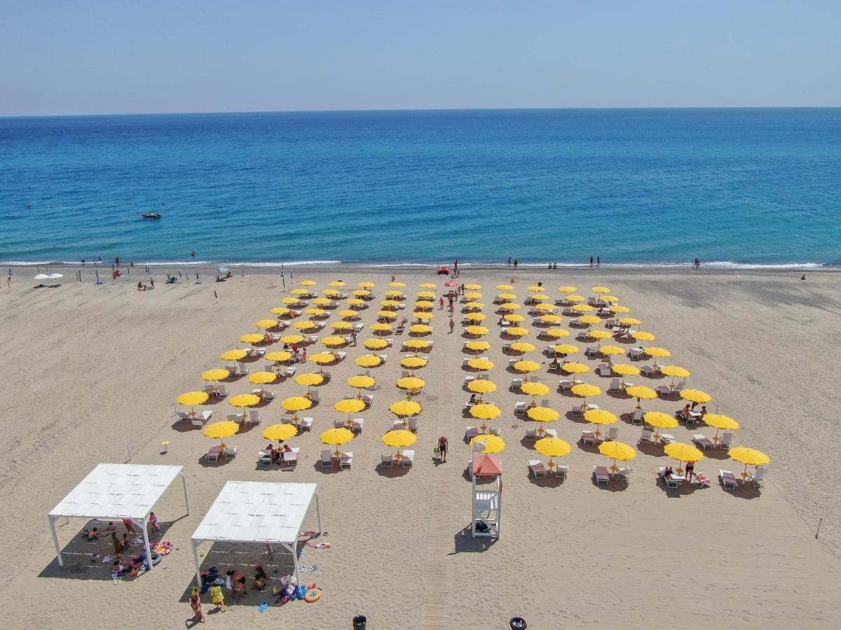 Bluriva Hotel Cirò Marina Екстериор снимка