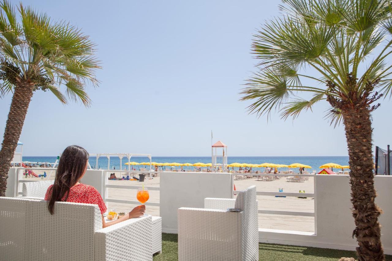 Bluriva Hotel Cirò Marina Екстериор снимка