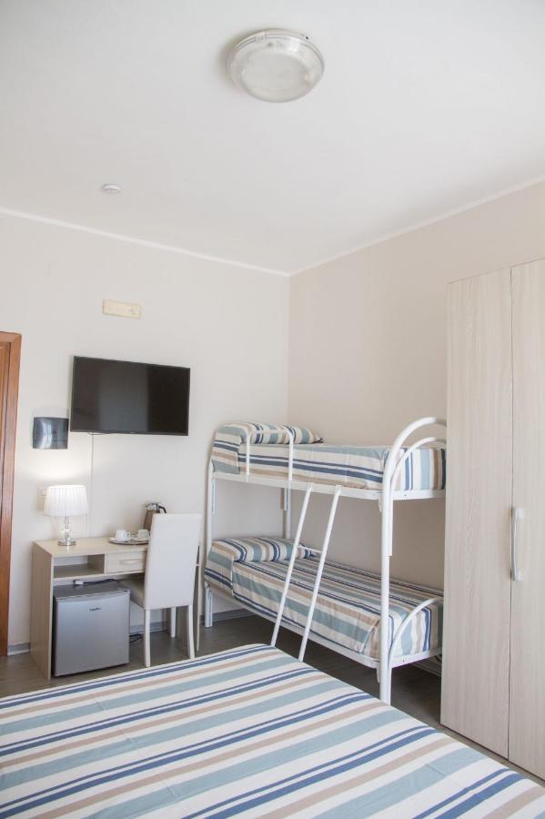 Bluriva Hotel Cirò Marina Екстериор снимка