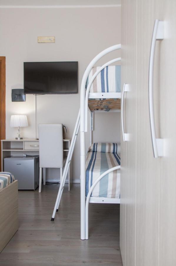 Bluriva Hotel Cirò Marina Екстериор снимка